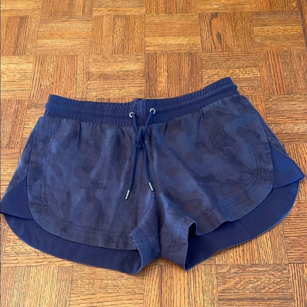 Athleta Blue Athletic Linen blend Shorts with Dolphin Hem size 6